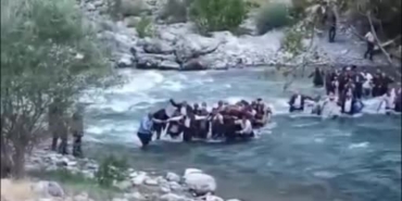 yuksekovada-sarp-arazide-felaket-hayatini-kaybeden-adamin-cenazesi-dereden-gecirilip-omuzlarda-tasindi-vcMOmLC3.jpg