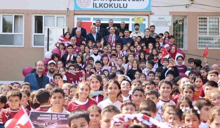 bahcelievler-ilkokulunda-elazigspor-tutkusu-CSXxItY2.jpg