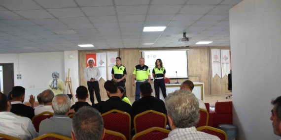 Batman’da Öğrenci Servis Şoförleri ve Rehber Personele Trafik Eğitimi