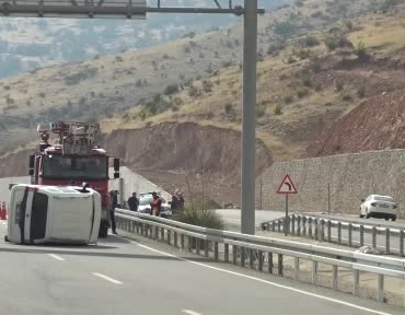 batmanda-takla-atan-otomobilden-guvenle-kurtulan-surucu-5TClpygu.jpg