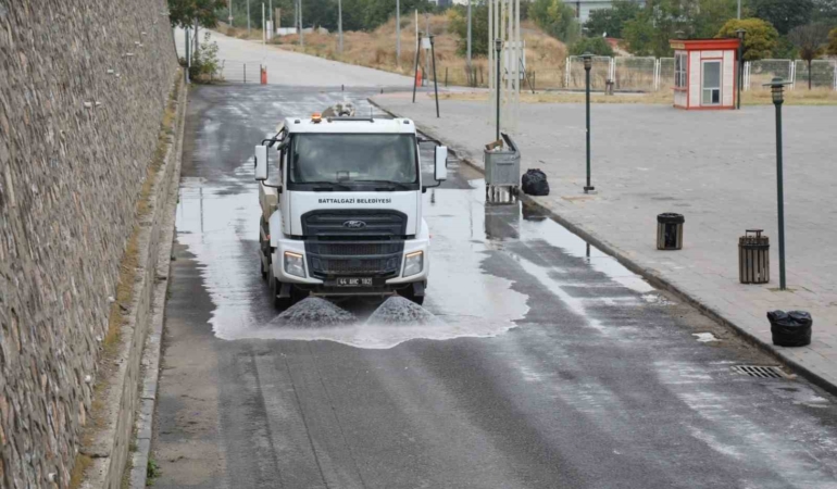 battalgazi-belediyesi-ile-ilce-genelinde-suregelen-temizlik-calismalari-Ddkj3aNX.jpg
