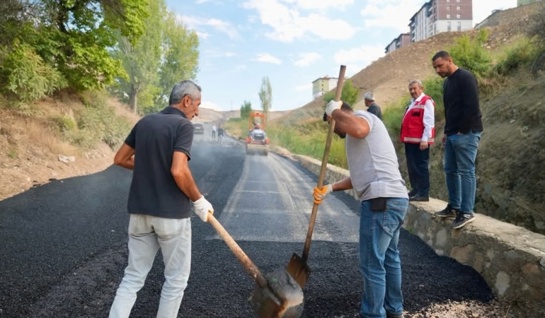darendede-yeni-asfalt-calismalari-basladi-ijz3Sy2P.jpg