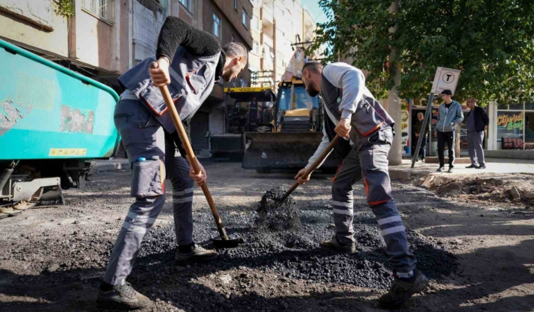 diyarbakirda-altyapisi-tamamlanan-caddelere-4-bin-200-ton-asfalt-serilecek-WA1KSHYM.jpg