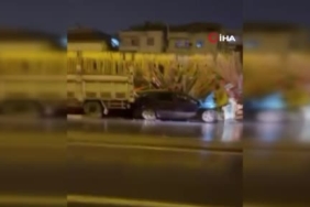 diyarbakirda-otomobil-kerestelerin-arasina-daldi-2-yarali-tfiOnmIf.jpg