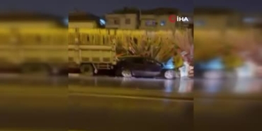 diyarbakirda-otomobil-kerestelerin-arasina-daldi-2-yarali-tfiOnmIf.jpg
