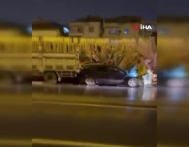 diyarbakirda-otomobil-kerestelerin-arasina-daldi-2-yarali-tfiOnmIf.jpg