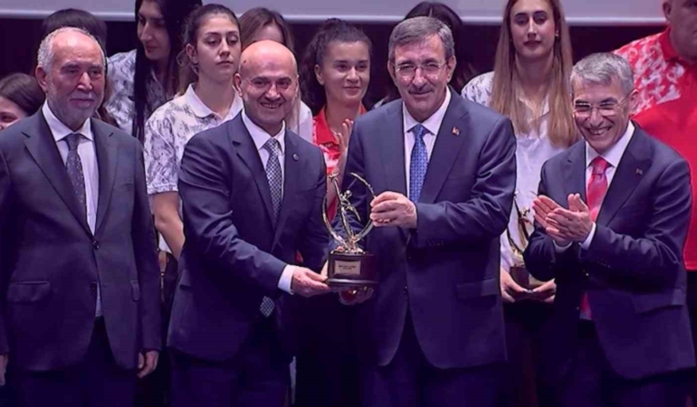 diyarbakirin-lezzet-duragi-sitki-usta-ailesine-spora-katki-odulu-Em5df4Uk.jpg