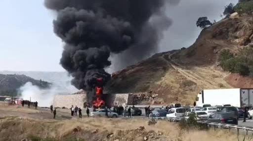 Duvara Çarpan Tır Alev Alev Yandı