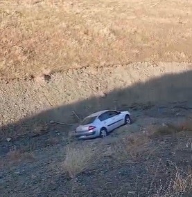 El Freni Çekilmeyen Araç Dere Yatağına Yuvarlandı