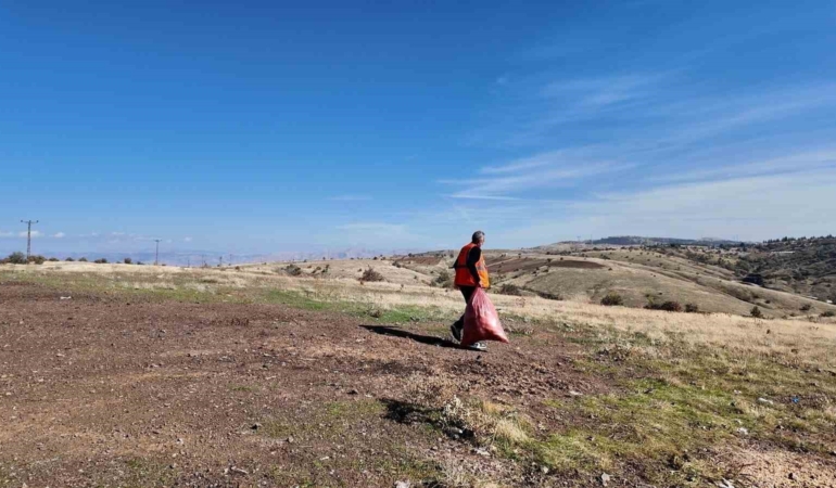 elazig-belediyesi-sokak-hayvanlari-icin-mama-ve-su-destegi-sagladi-eQiHcCRr.jpg