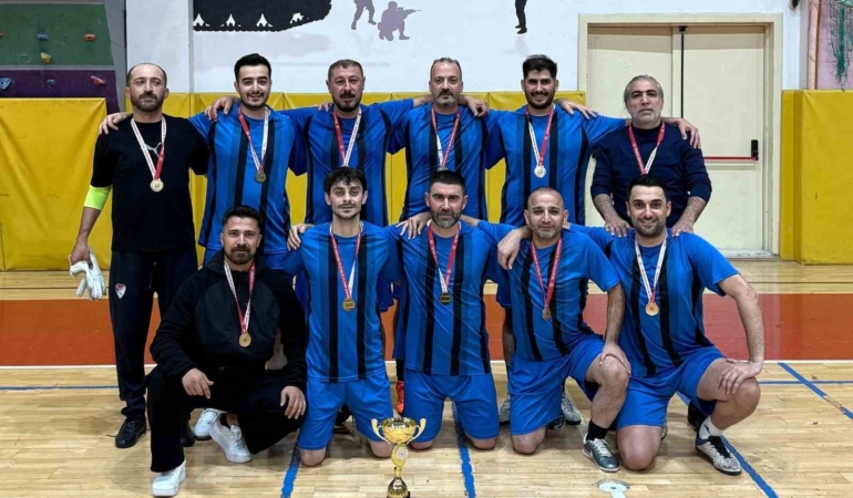 elazig-belediyespor-futsal-takimi-sampiyonlugunu-ilan-etti-rMk6Gsb2.jpg