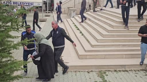 Elazığ Zabıta Ekiplerini Gören Vatandaşlar Kaçışa Geçti, Bel Ağrısına Son Verdiler