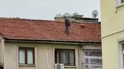 Elazığ’da Çatıda Gerçekleşen Tehlikeli Çalışma
