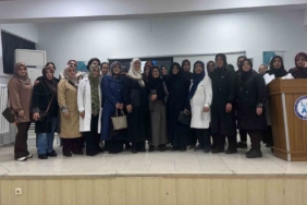 Elazığ'da Elma Fidanı Armut Meyvesi Verdi