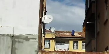 elazigda-kadinin-catidaki-cesur-eylemi-canini-hice-sayarak-hali-serdi-iwe49nhy.jpg