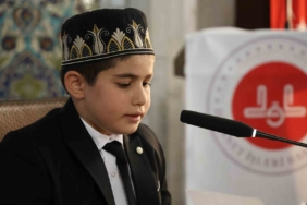 Virajı Alamayan Kargo Tırı Kaza Yaptı ve Bir Kişi Yaralandı