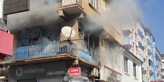 Elazığ’da Oyuncak Deposu Yangınıyla Mücadele