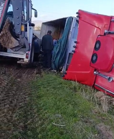 elazigda-pancar-yuklu-tirin-kaza-ani-DAB3hRga.jpg