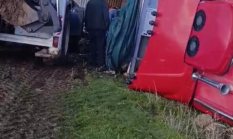 Elazığ’da Pancar Yüklü Tırın Kaza Anı
