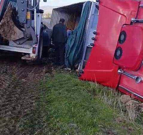 elazigda-pancar-yuklu-tirin-kaza-ani-DAB3hRga.jpg