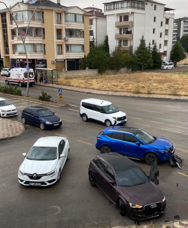 elazigda-trafic-kazasi-ve-3-yarali-ile-ilgili-detaylar-2zp77Gr7.jpg
