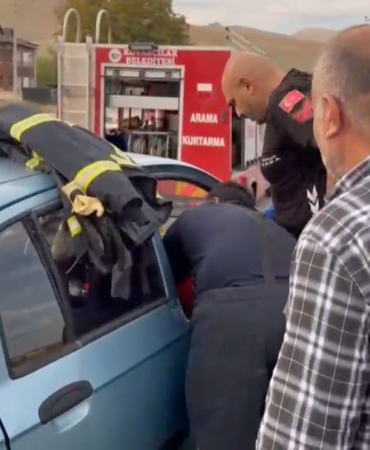 elazigda-trafik-kazasi-2-kisi-yaralandi-RfMQZlVb.jpg