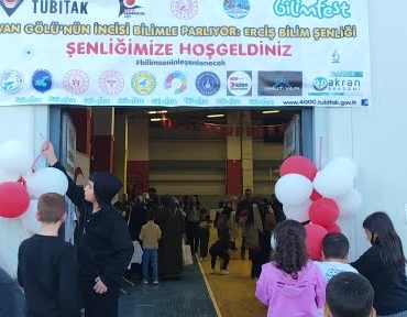 erciste-bilim-senligi-ogretmen-ciftiyle-genc-zihinler-bilimle-parladi-zj8NR5UH.jpg