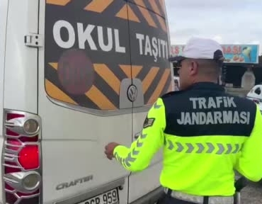 gaziantepte-jandarmadan-okul-cevresinde-guvenlik-operasyonu-ve-181-aranan-sahsin-yakalanmasi-NHtJy9e5.jpg