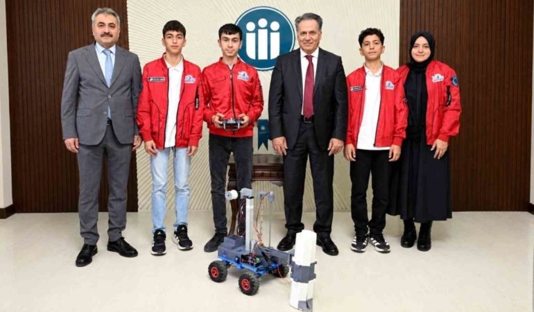 genc-buluscularin-rektor-akpolat-ile-yuz-yuze-tanismasi-HzpyYNHc.jpg