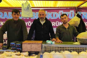 Diyarbakır'da Sürü Halinde Gezen Köpekler Vatandaşları Tedirgin Etti