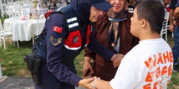 jandarma-personeliyle-ozel-cocuklarin-bulusmasi-qXeNXgCr.jpg