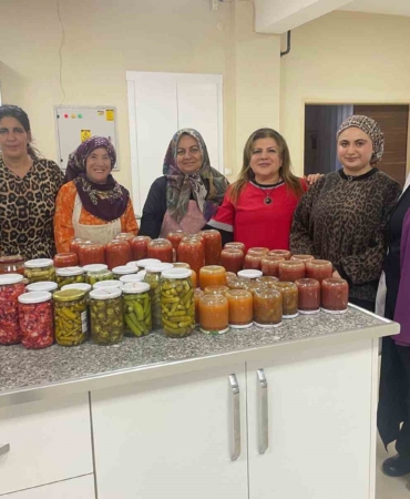 kadinlar-kislik-hazirliklarini-dayanismayla-tamamladi-iEJ2h37x.jpg