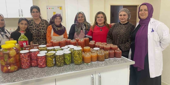 Kadınlar Kışlık Hazırlıklarını Dayanışmayla Tamamladı