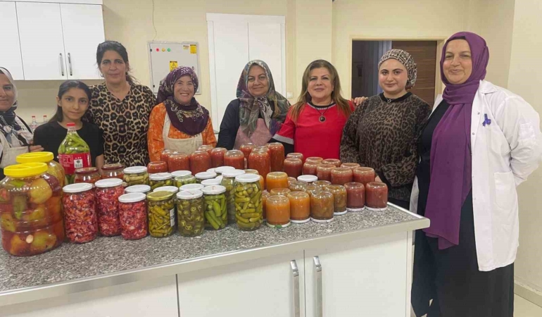 kadinlar-kislik-hazirliklarini-dayanismayla-tamamladi-iEJ2h37x.jpg