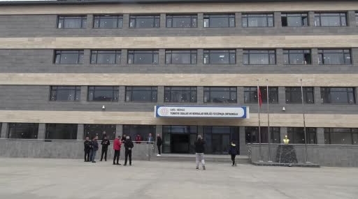Kars’ta Gerçekçi Afet Tatbikatı Minikleri Güvenli Alanlara Koşttu
