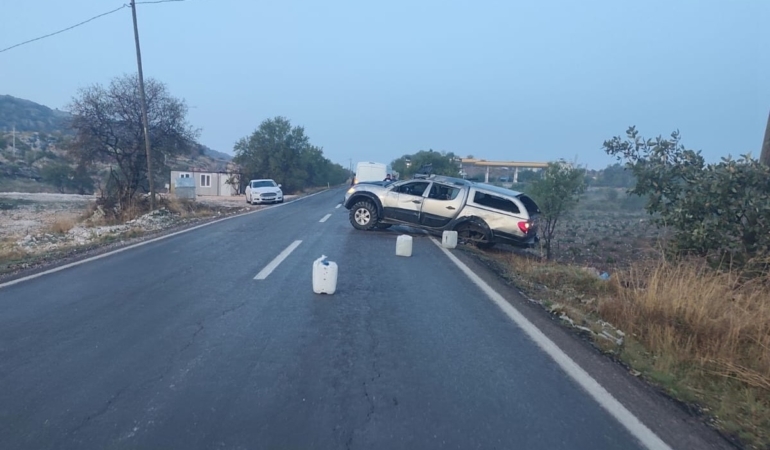 kayganlasan-yol-sebebiyle-meydana-gelen-kaza-mTipQKXH.jpg