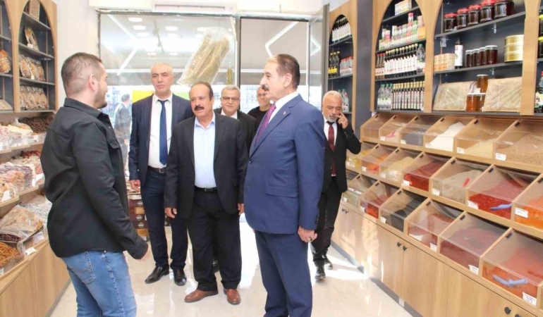 keskinden-iki-cagri-makul-olan-esnaf-carsiya-donsun-12A1BPQV.jpg