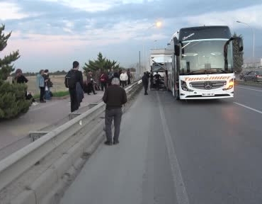 malatyada-yolcu-otobusu-ile-kamyon-carpismasi-trafik-yogunluguna-neden-oldu-Mk2JgFOm.jpg