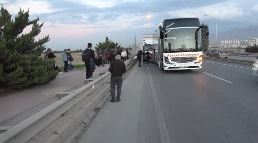 Malatya’da Yolcu Otobüsü ile Kamyon Çarpışması Trafik Yoğunluğuna Neden Oldu