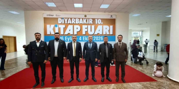 MHP Diyarbakır İl Başkanı Özcoşkun ve Yönetimi Kitap Fuarını Ziyaret Etti