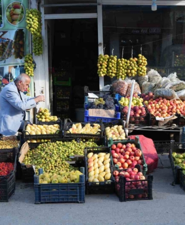 musta-40-yillik-gelenek-guz-armutlarini-ipe-dizerek-saklama-sanati-2pspUkjY.jpg
