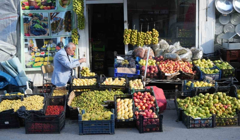 musta-40-yillik-gelenek-guz-armutlarini-ipe-dizerek-saklama-sanati-2pspUkjY.jpg