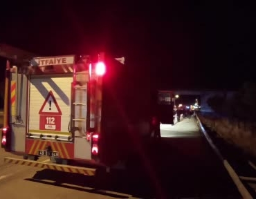 musta-mercedes-tir-ile-otomobilin-carpismasi-2-yarali-w1cSfzkV.jpg