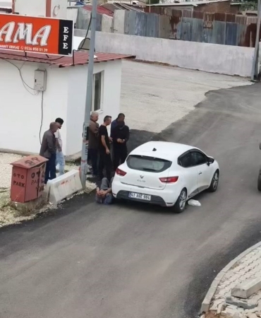 otomobil-carpmasi-sonucu-yaya-yaralandi-f8gkHwRq.jpg