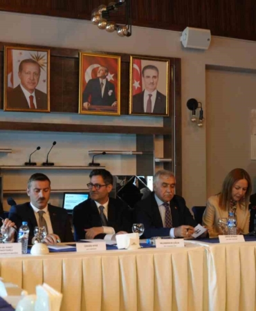 palandoken-ekonomi-forumunun-ana-temasi-kuresel-belirsizlik-altinda-ermaye-9yYxTQC1.jpg
