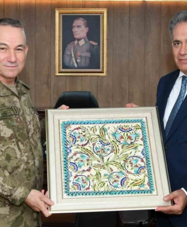 rektor-akpolattan-2-ordu-komutani-gultekin-yaraliya-ziyaret-xZ5LGqvJ.jpg