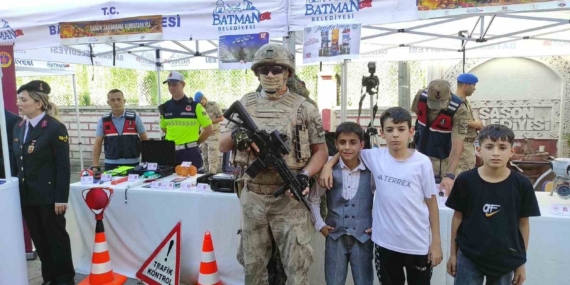 Sason’daki Festivalde Jandarma Standına Yoğun İlgi