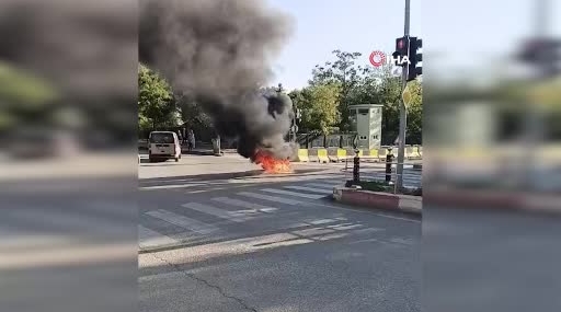 Siirt’te Hafif Ticari Araçla Çarpışan Motosiklet Alevlere Teslim Oldu