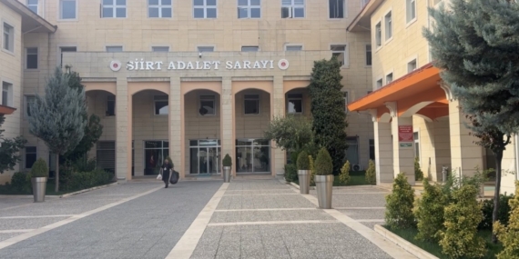 Siirt’te Mekiye Akyel Davasının İlk Duruşması ve Yakınların Çıkarılması