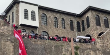 soloturk-diyarbakir-semalarinda-gosterisiyle-buyuk-begeni-topladi-Jjt6lbIp.jpg